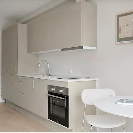 Apartament Brand-new Near Old Town, & Airport